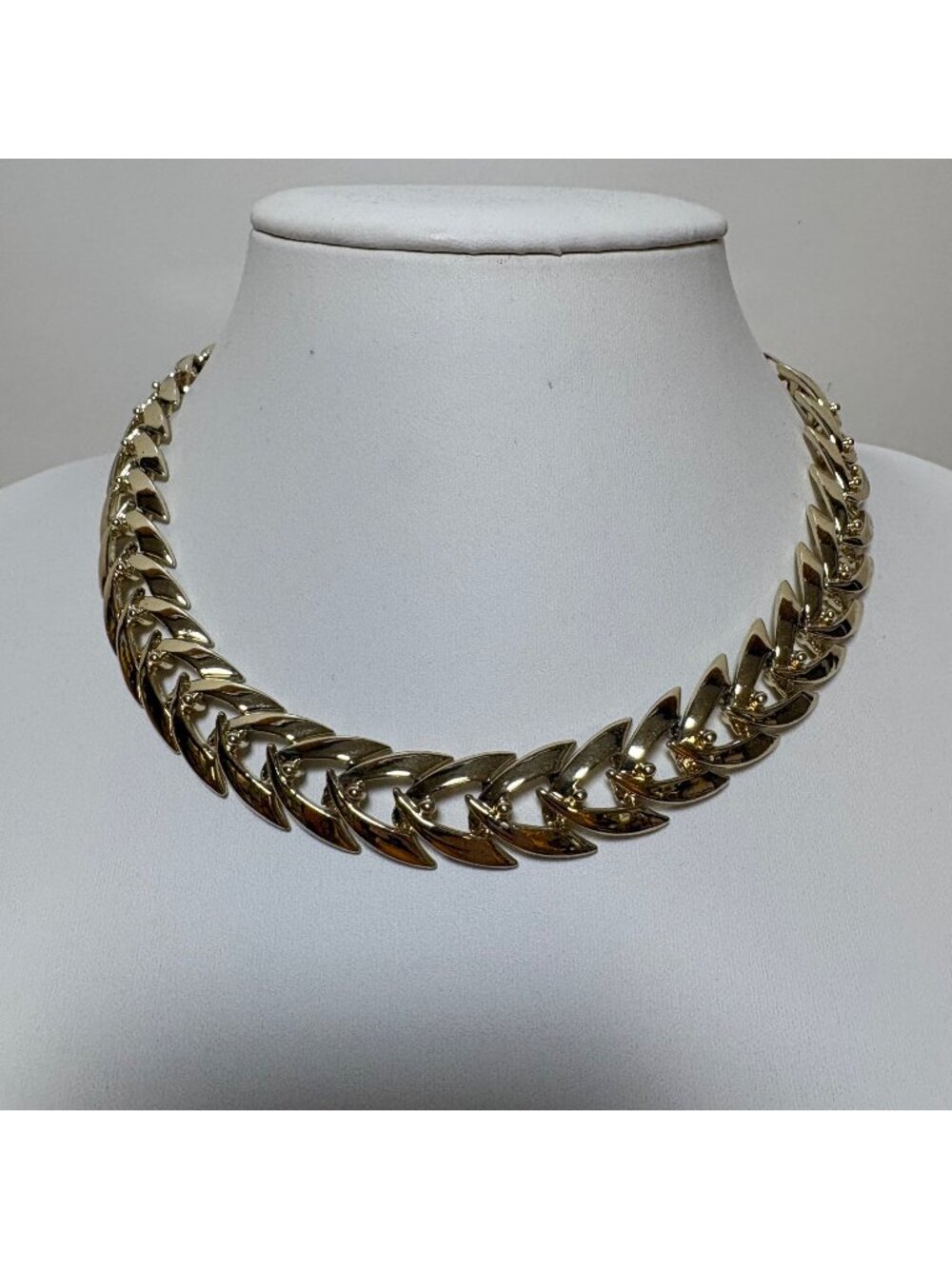 Vintage Coro Gold Tone Chevron Link Necklace Signed Classic Choker Jewelry